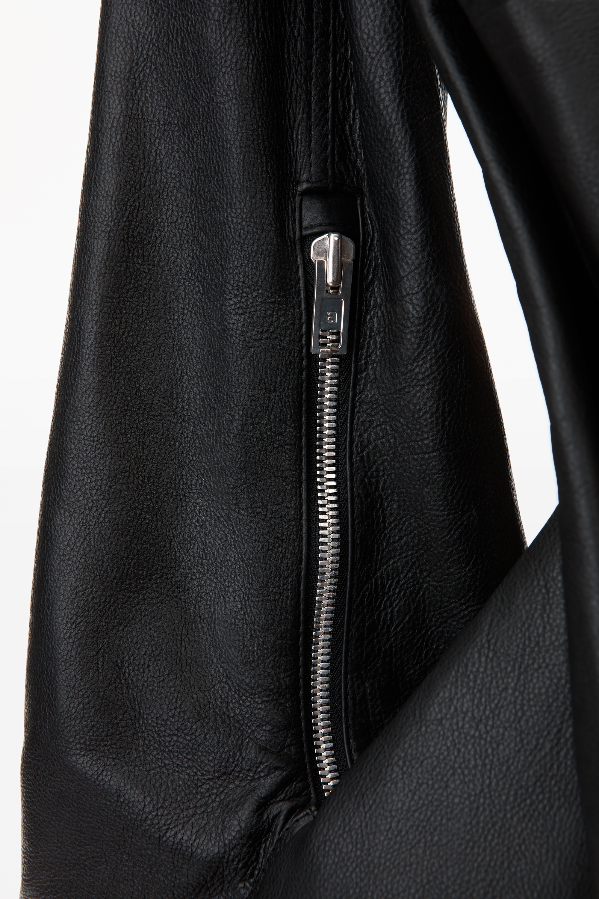 5-POCKET HOBO IN TUMBLED MOTO LEATHER - 2