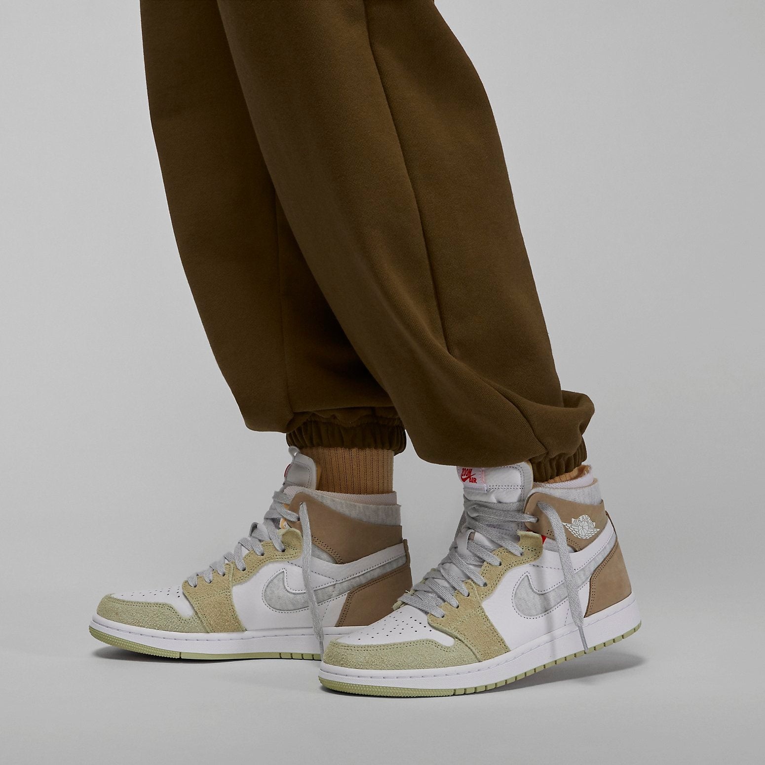 (WMNS) Air Jordan Flight Fleece Trousers 'Light Olive' DQ4607-385 - 4