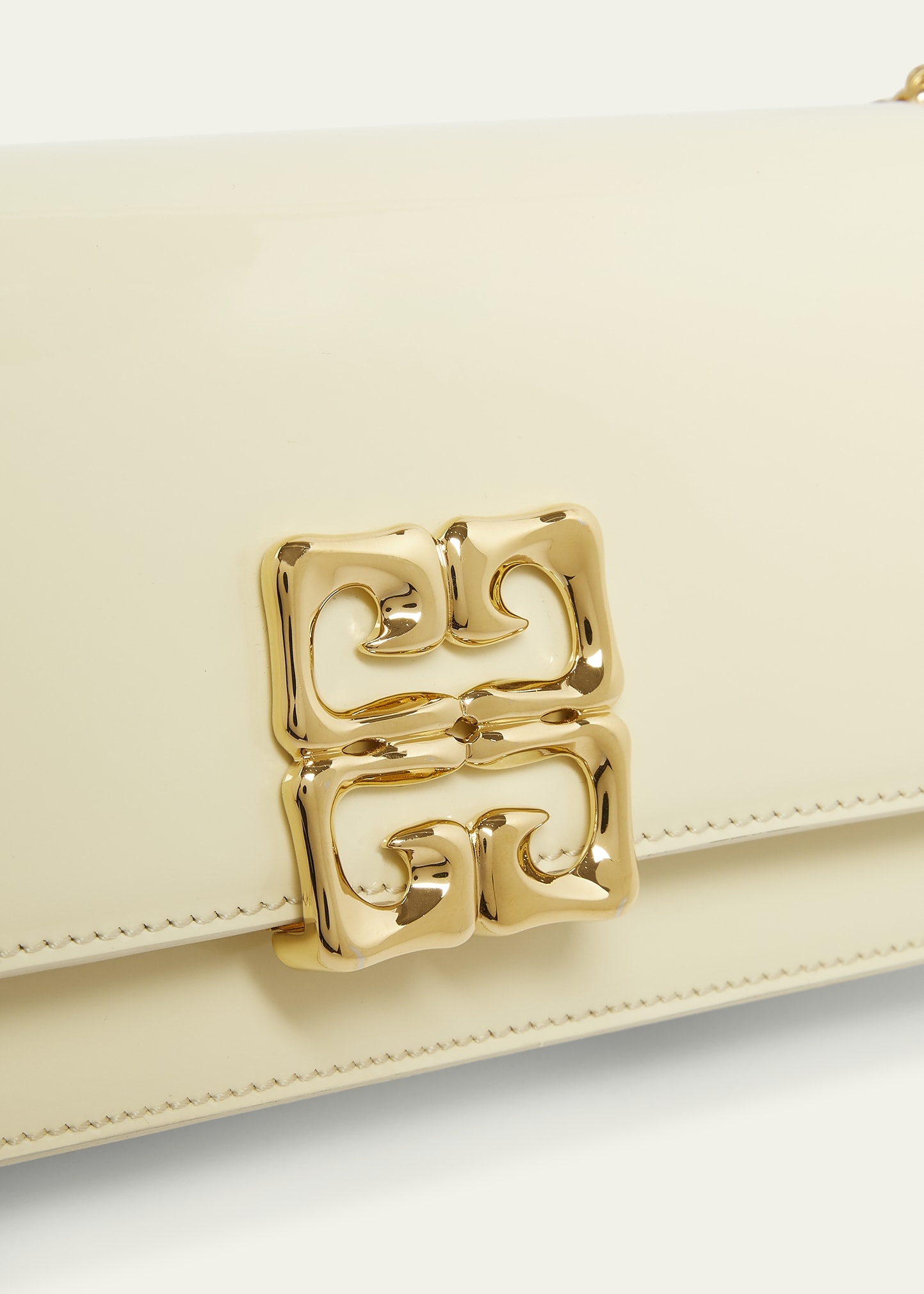 ショルダーバッグ・ポシェット 4g leather shoulder bag with 4g liquid buckle 4g leather shoulder bag with 4g liquid buckle GIVENCHY