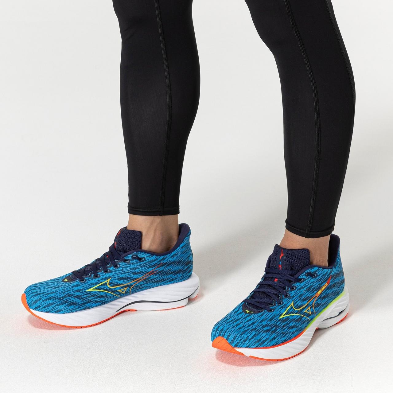 Men's Wave Rider 28 Running Shoe - 9