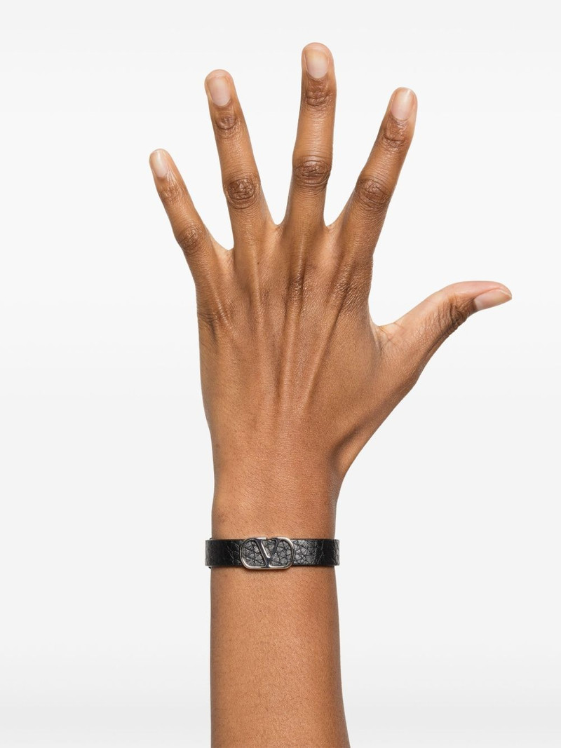Valentino VLogo bracelet outlook