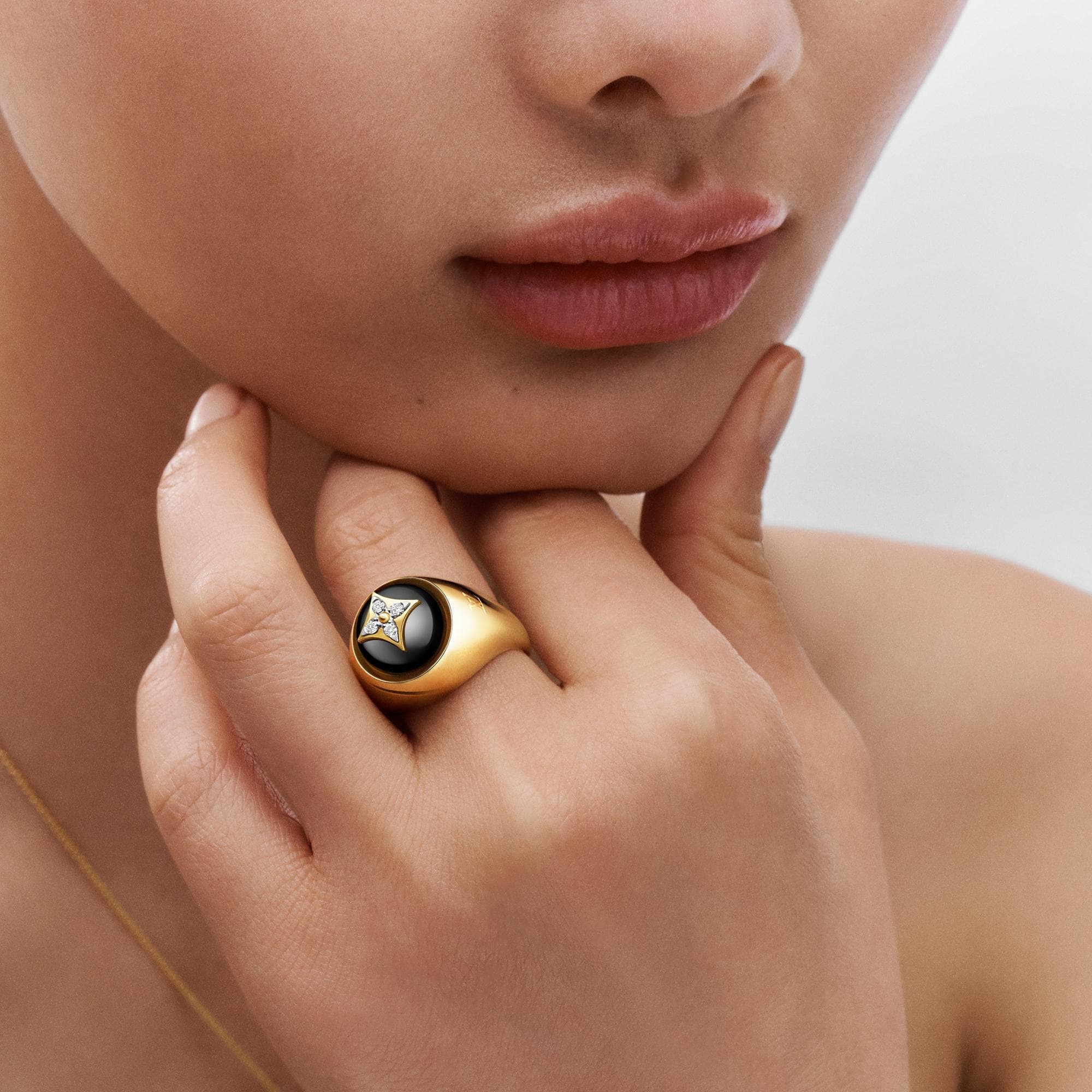 B Blossom Signet Ring, Yellow Gold, White Gold, Onyx And Diamonds - 2