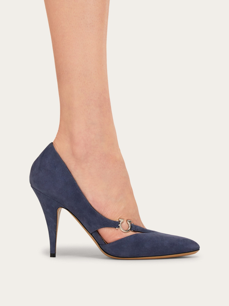FERRAGAMO Pump with Gancini detail outlook