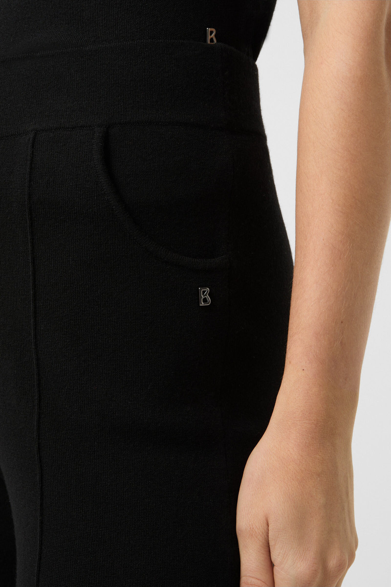 Dasha knitted pants in Black 5