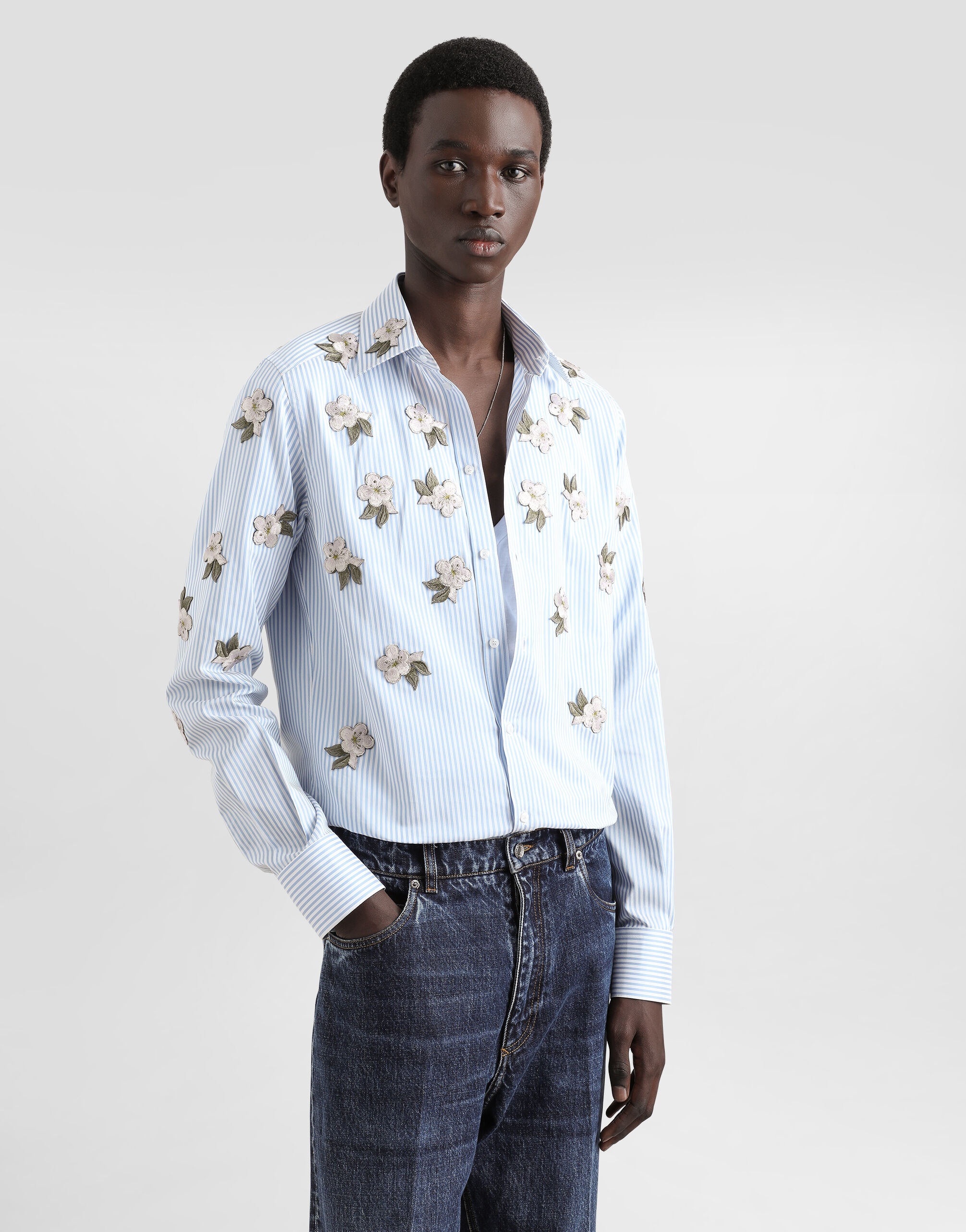 Silk and cotton shirt with floral appliqués - 4