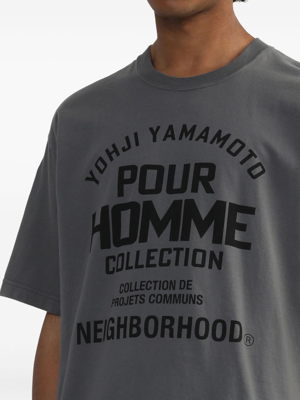 x Neighbourhood slogan-print T-shirt - 5