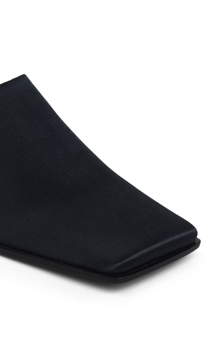 SQUARE SLIPPERS IN SATIN 4