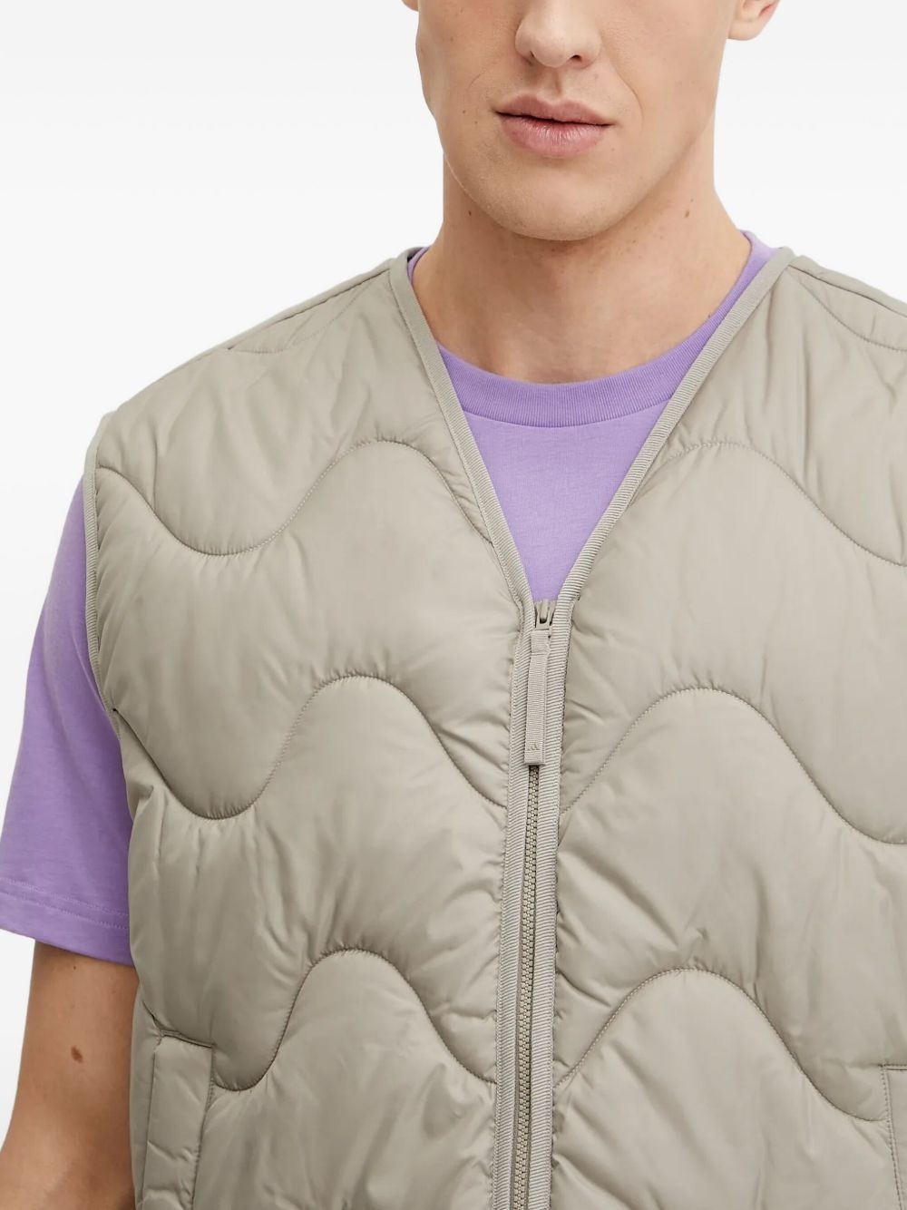 logo-patch quilted-wave vest - 5