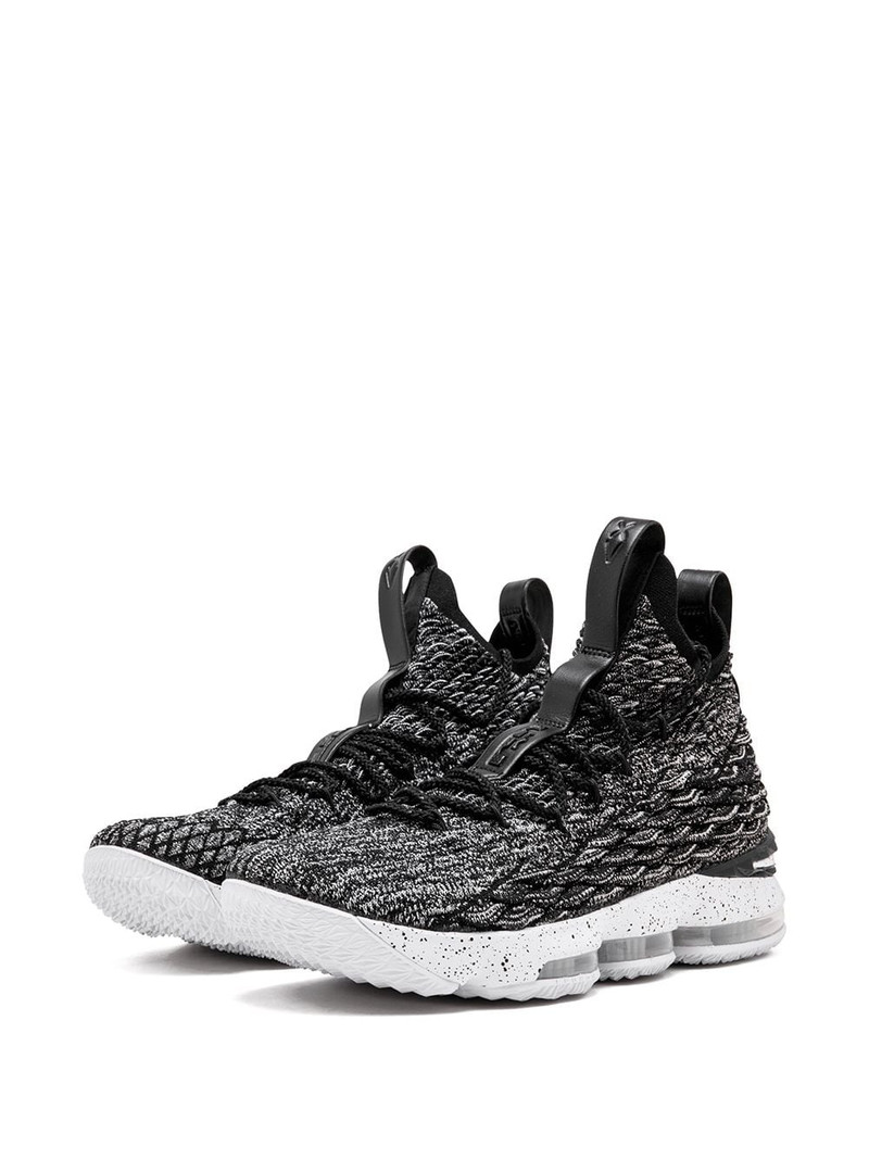 Nike Lebron XV sneakers outlook