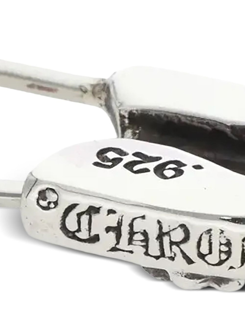 logo-detail safety pin 3
