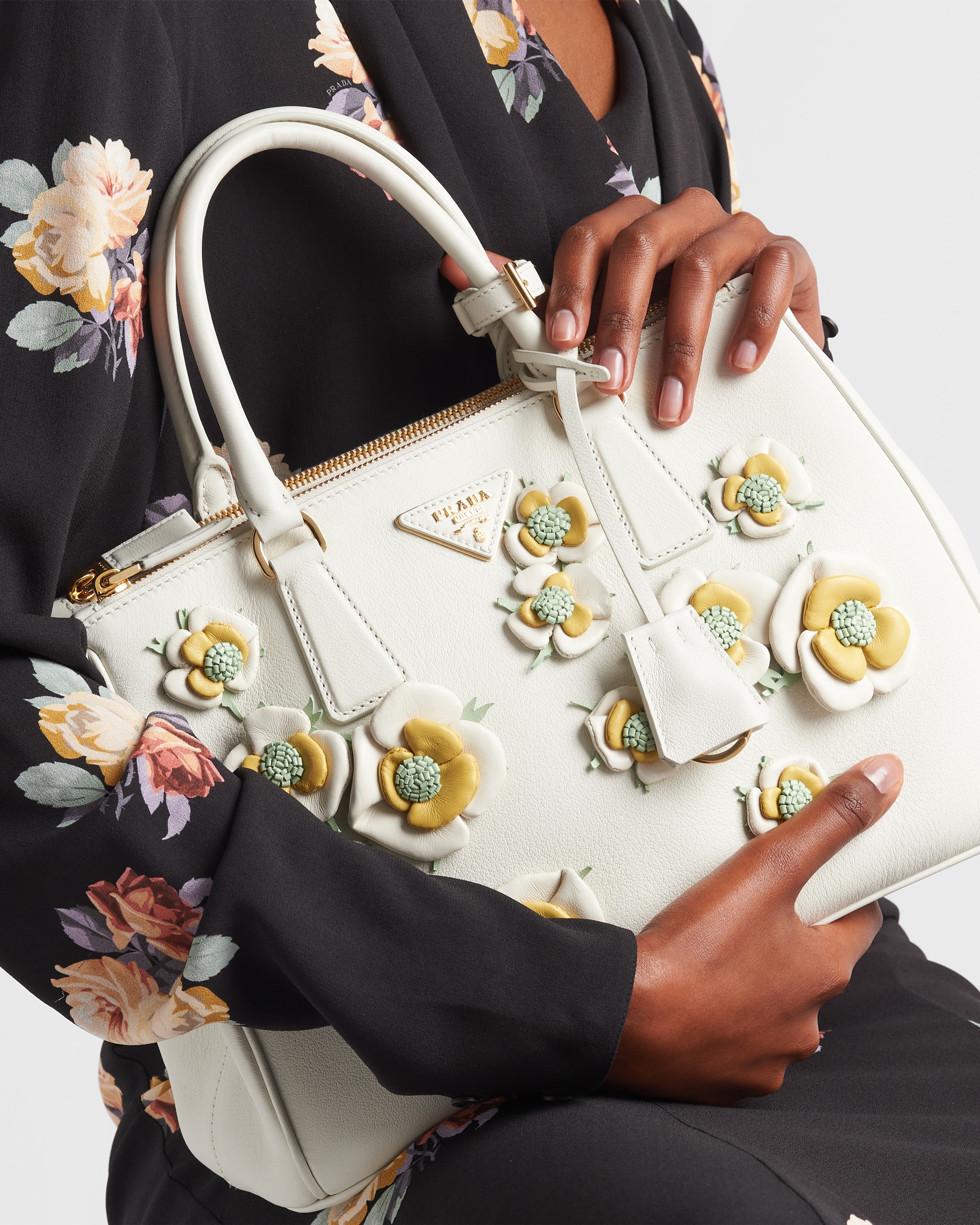 Large Prada Galleria leather bag with floral appliqués - 7