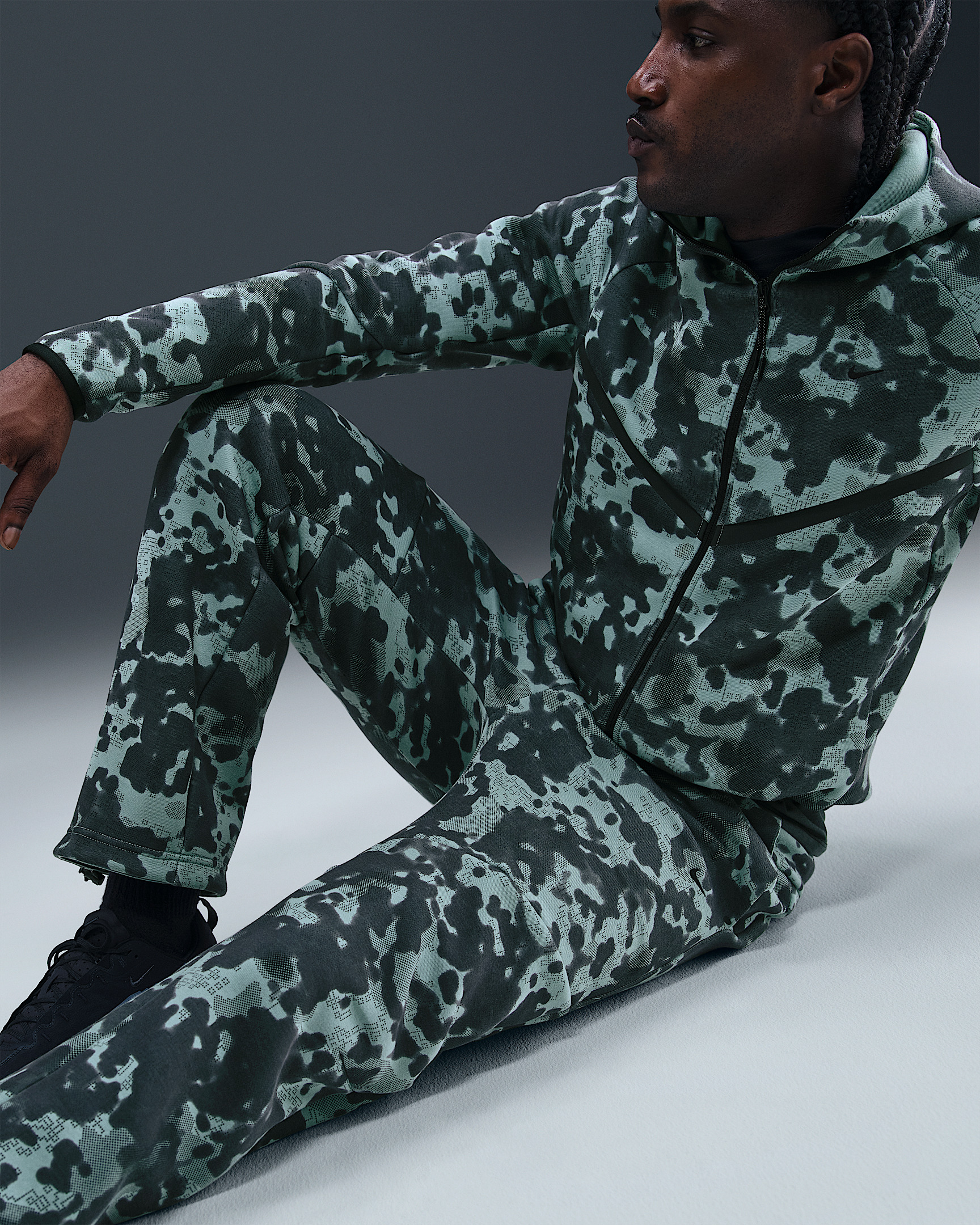 Nike Tech Men's Open-Hem Fleece Camo Pants - 5