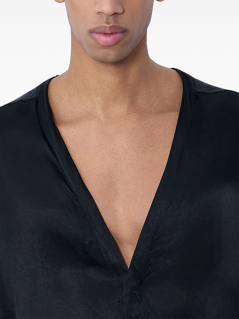 V-neck shirt 4
