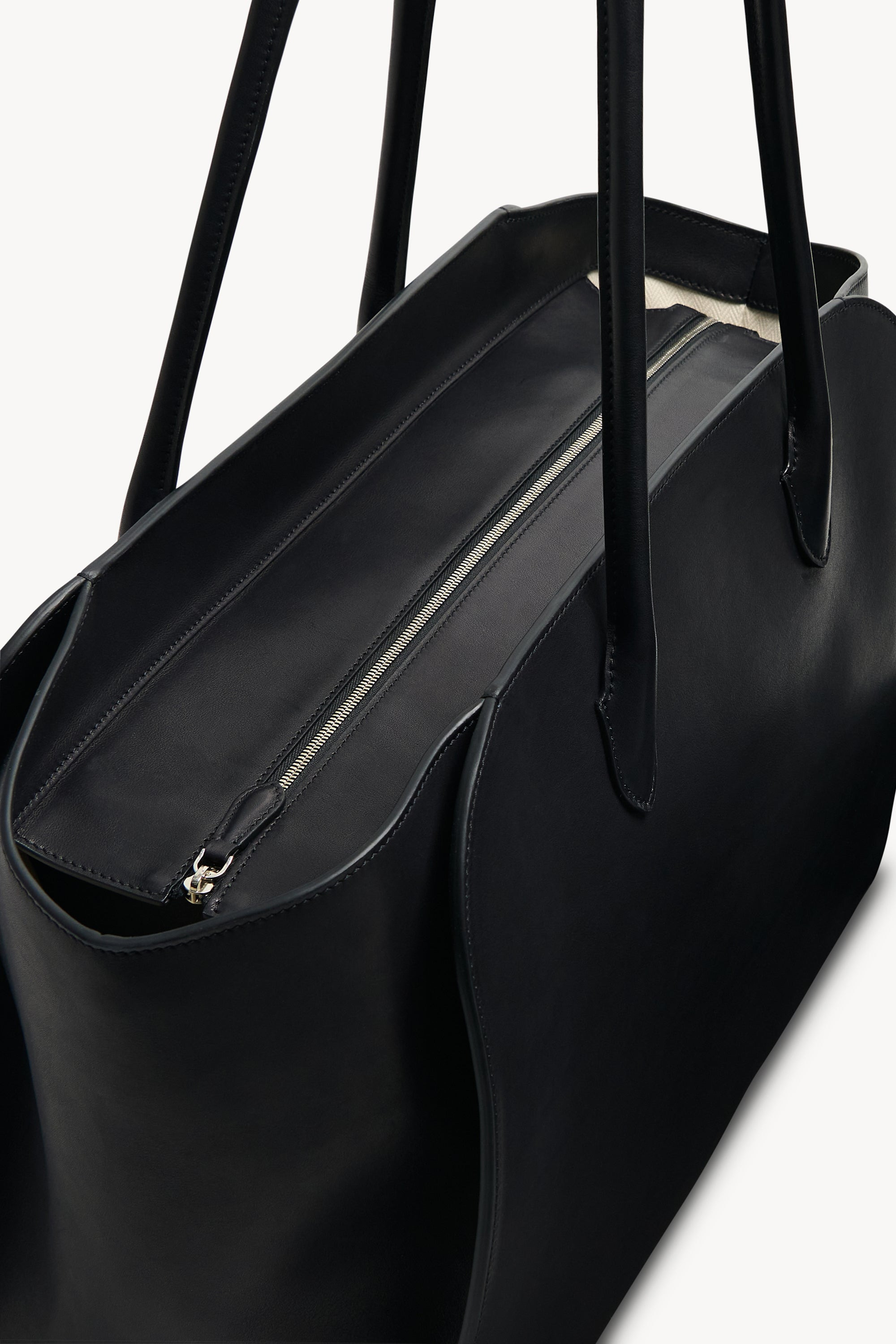 Marlo 17 Bag in Leather - 4