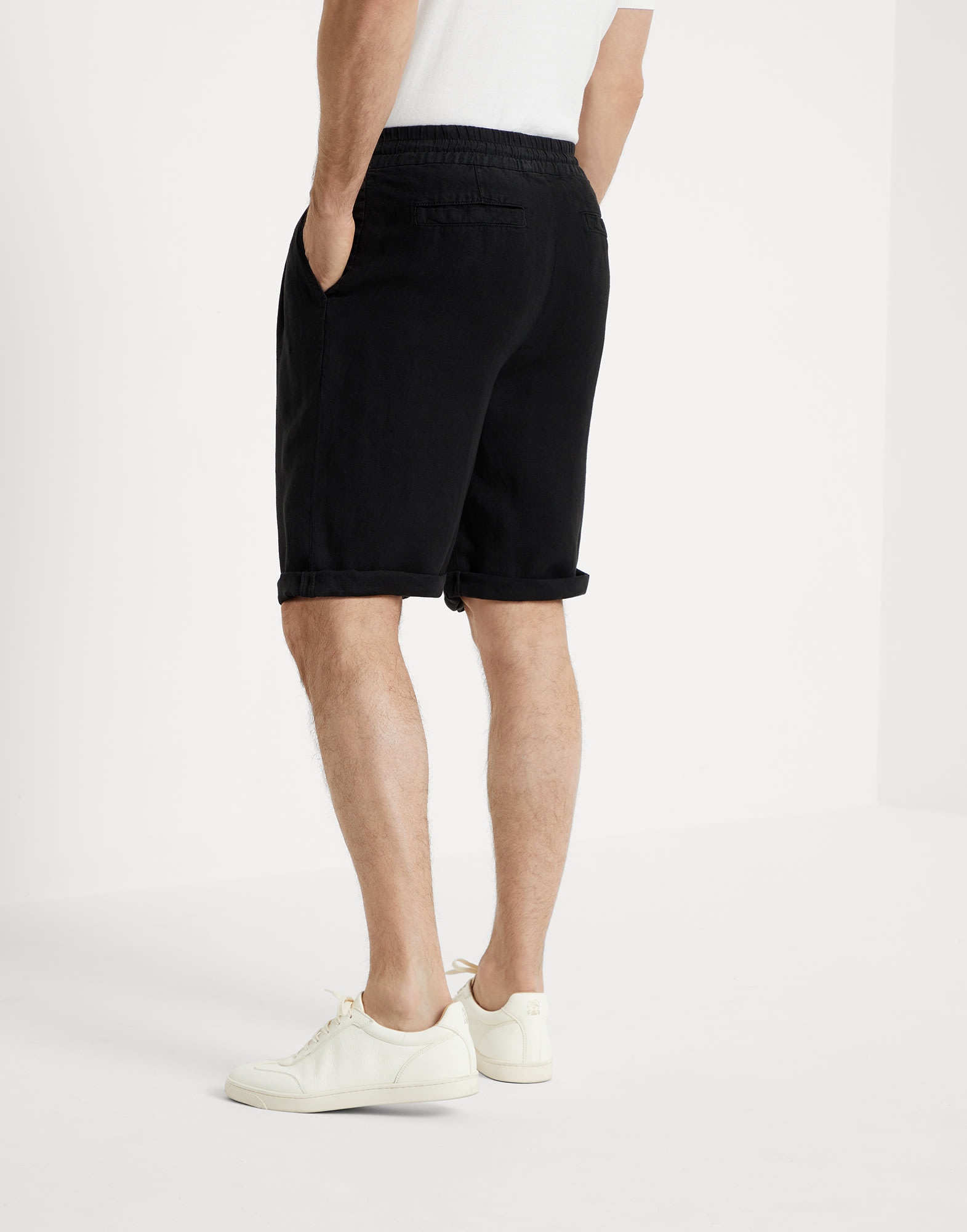 Garment-dyed Bermuda shorts in linen gabardine with drawstring and pleat - 2