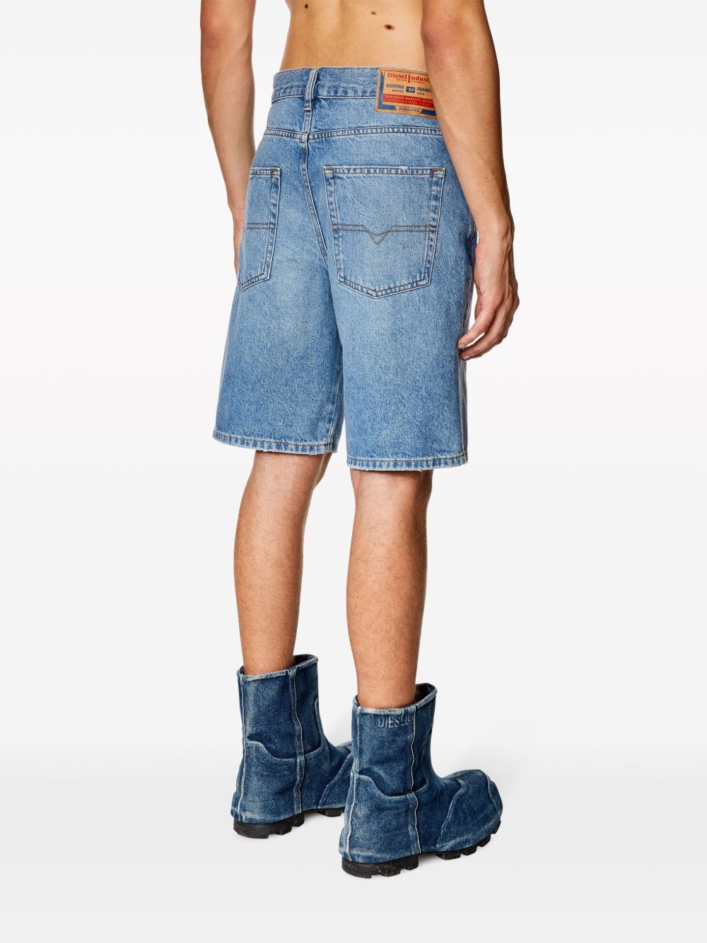 logo-patch straight-leg denim shorts - 4