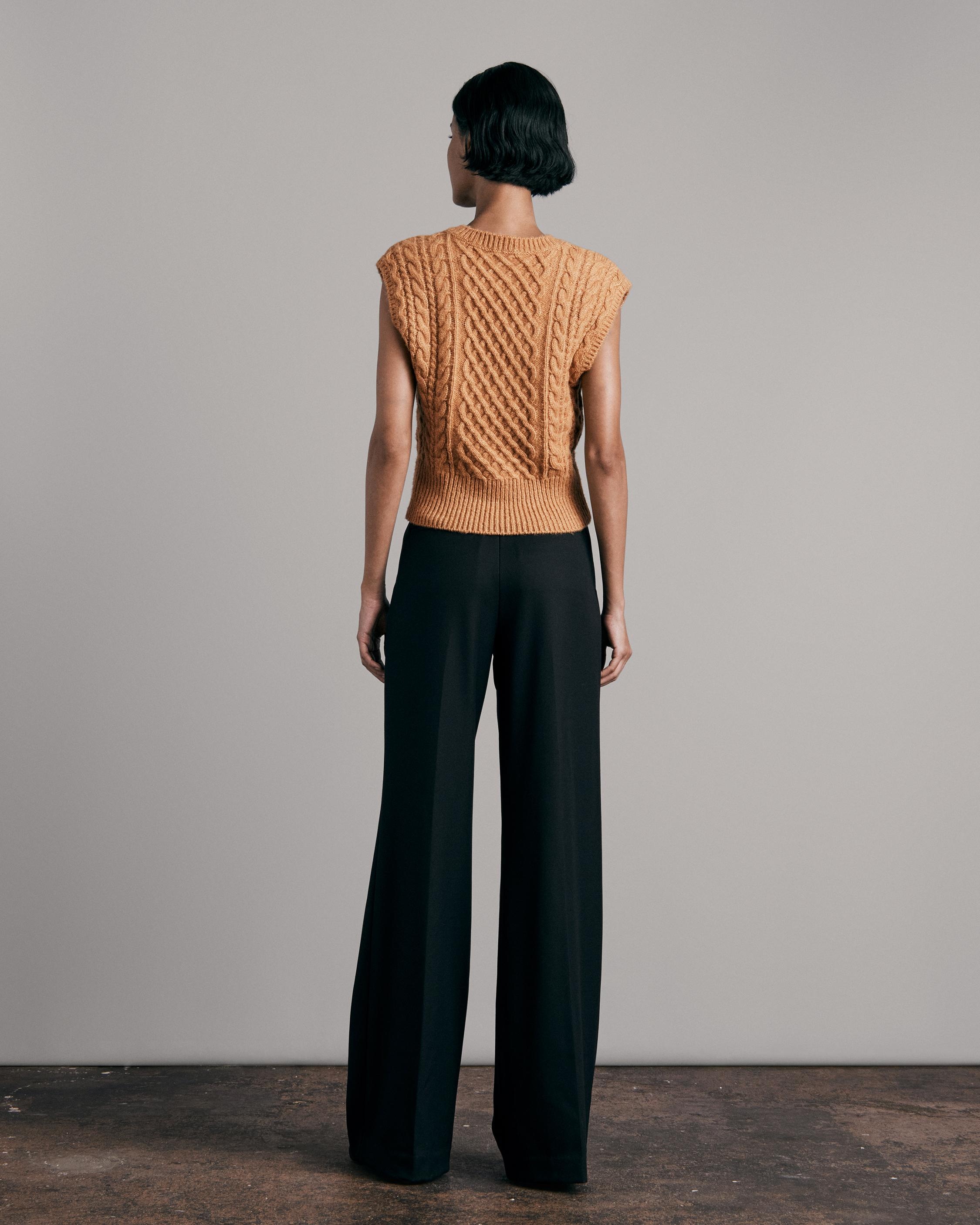 Elizabeth Wool Cable Vest
Cropped Fit Vest - 5