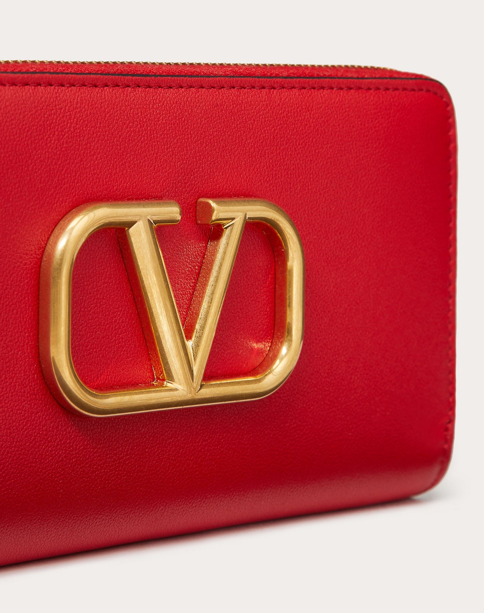 VLOGO SIGNATURE ZIPPERED WALLET IN CALFSKIN LEATHER - 2