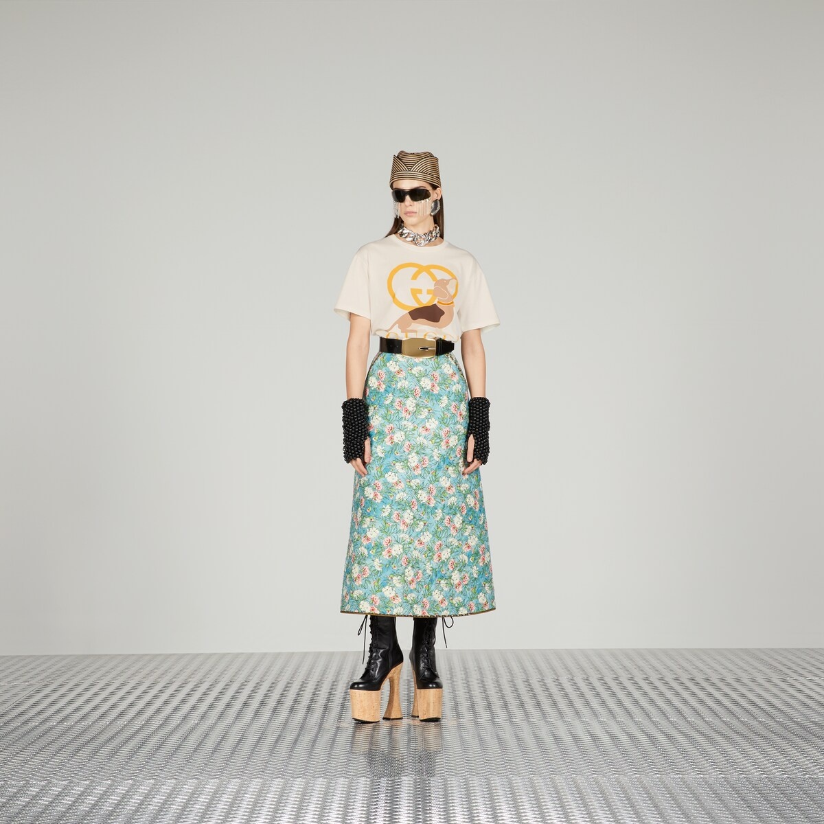 【国内発送★GUCCI】“GUCCI WOOF WOOF” コットン Tシャツ GUCCI 'Gucci Woof Woof' print cotton T-shirt | REVERSIBLE