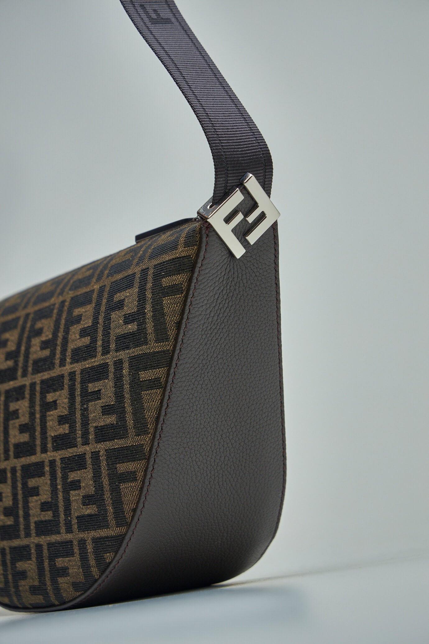 FENDI  FFジャガード メロンスモール FF Jacquard Fendi Melon Small Fabric Brown | Fendi