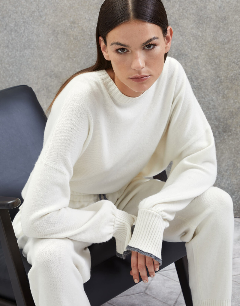 Cashmere sweater with shiny contrast cuffs 6
