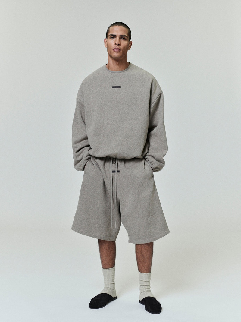 ESSENTIALS Relaxed Fleece Sweatshort With Piping outlook