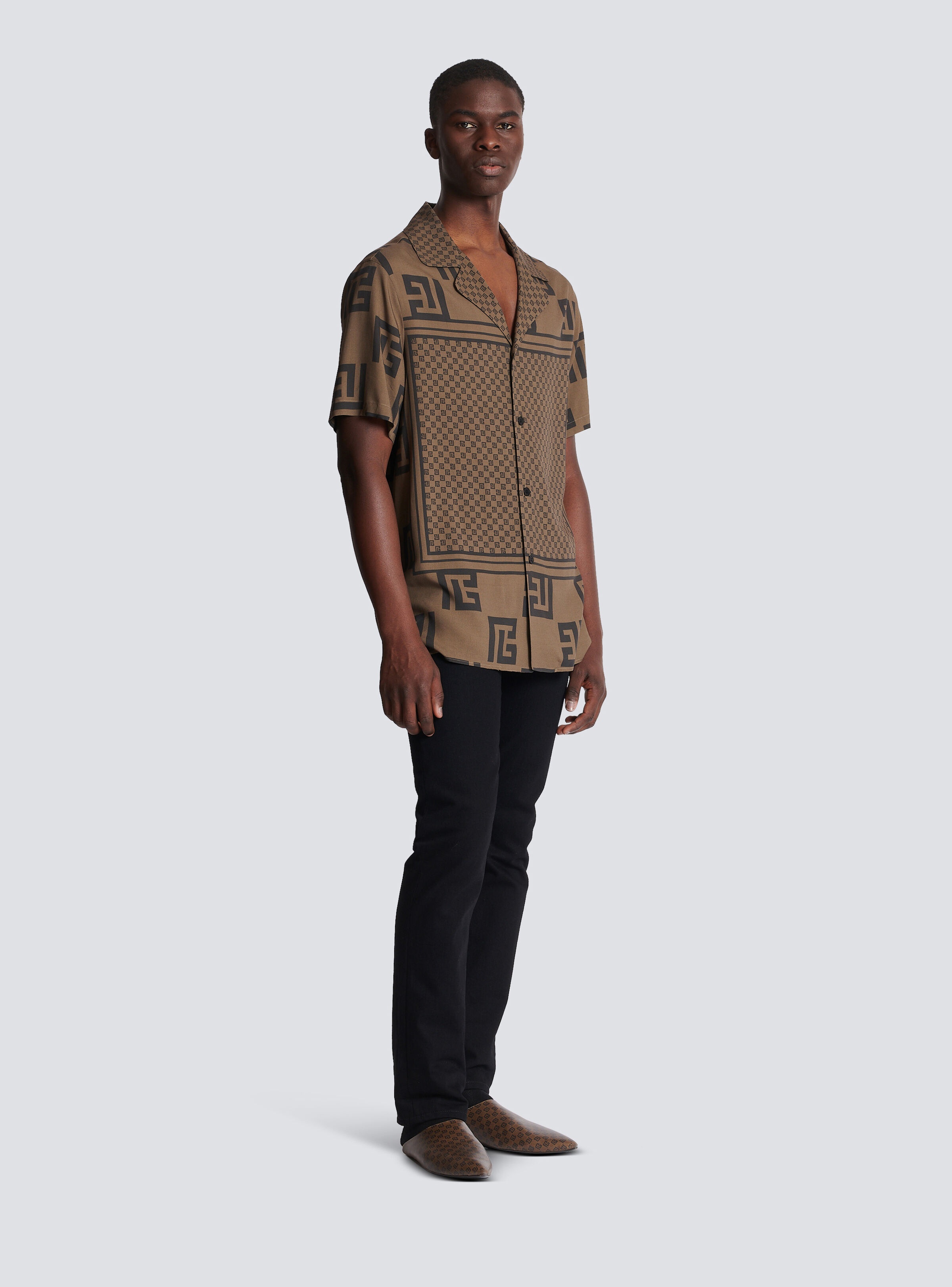 Short-sleeved shirt with monogram scarf print - 3