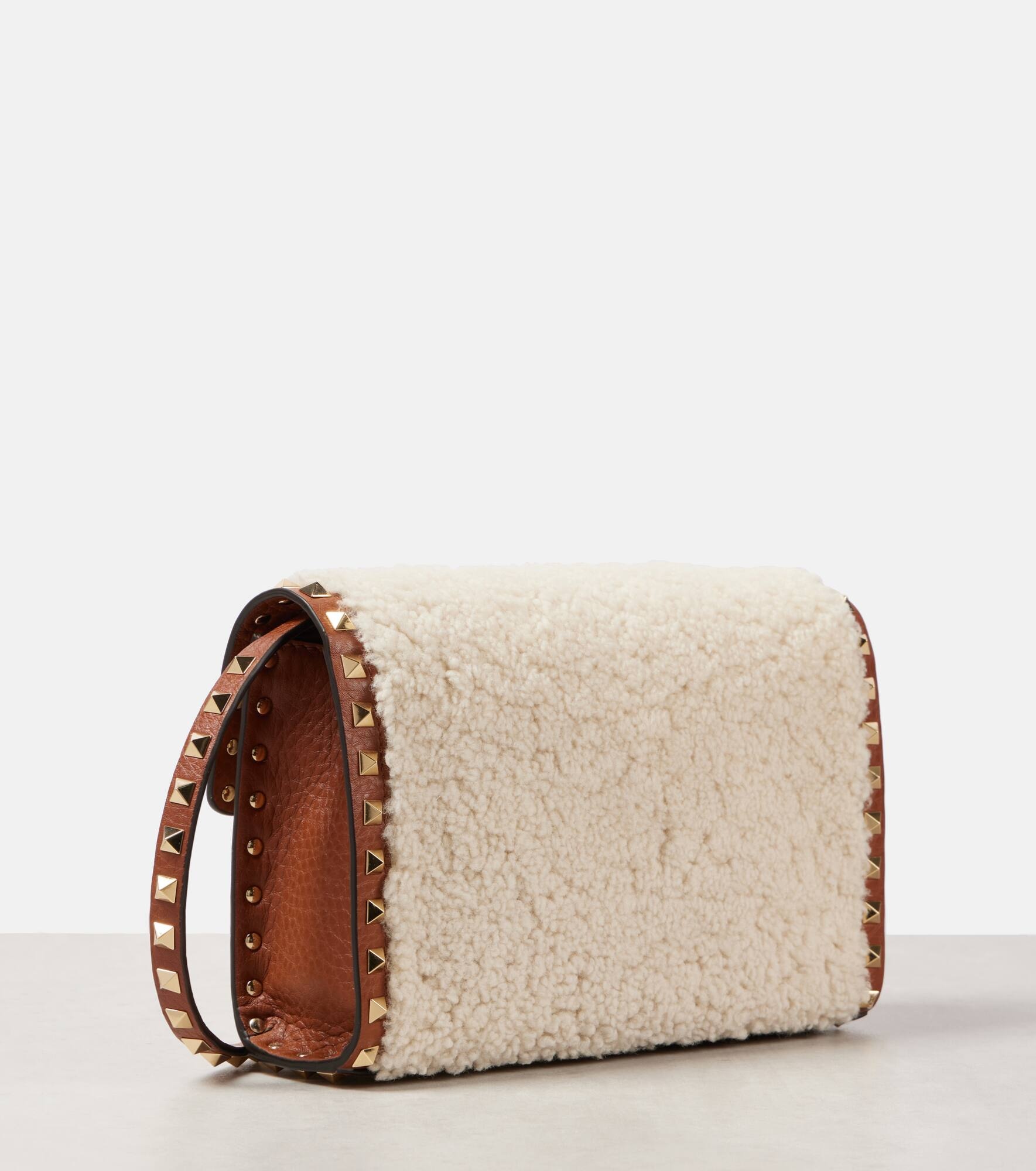 Rockstud Small shearling shoulder bag - 4