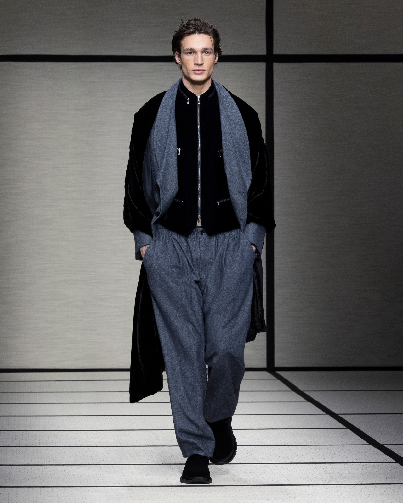 SINGLE-PLEAT TROUSERS IN CASHMERE-BLEND FLANNEL - 6