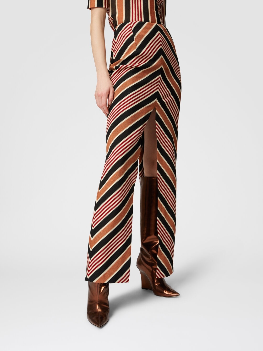 Long skirt with mazxi-slit in cotton and viscose - 5