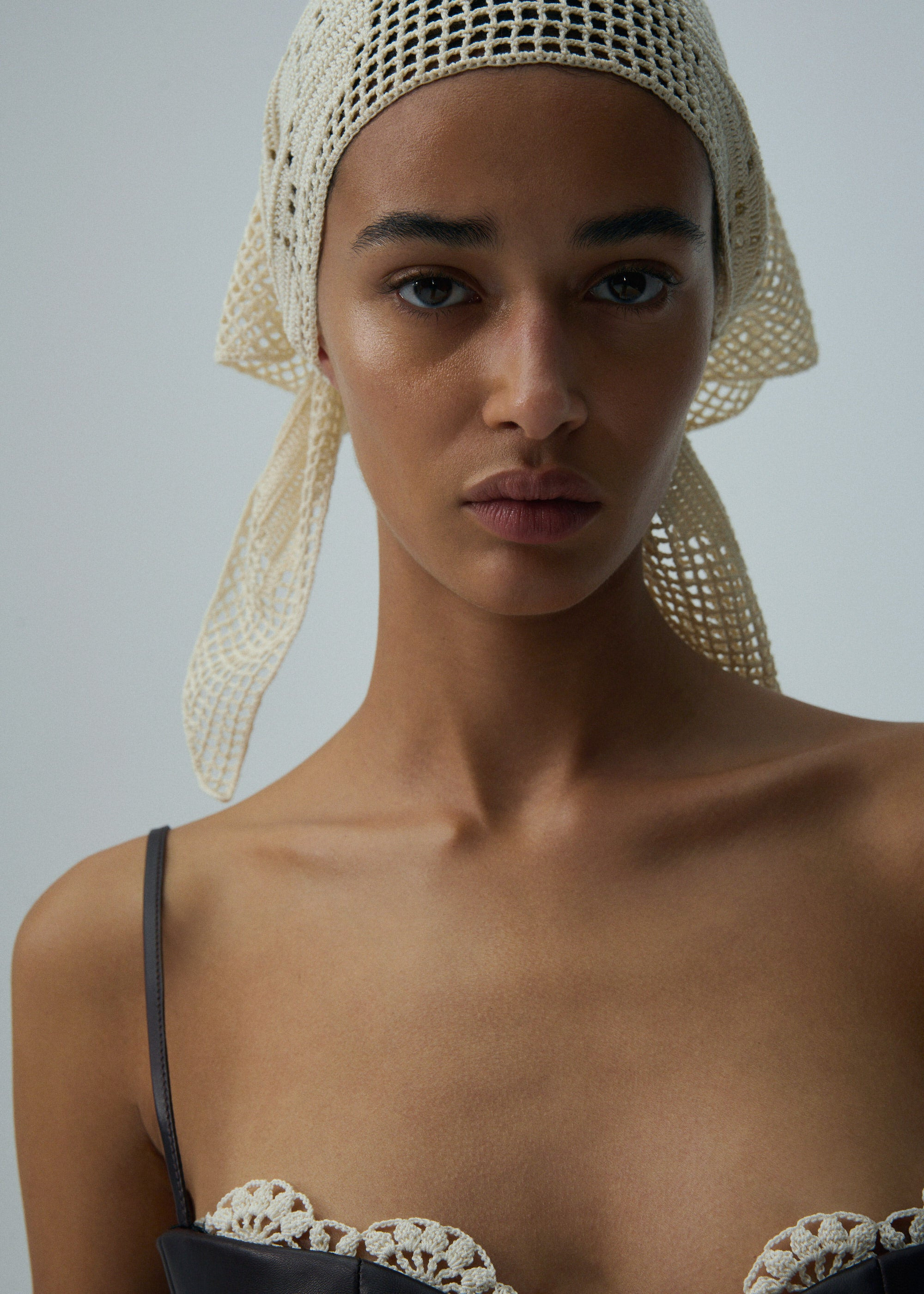 Crochet bandana in cream - 3