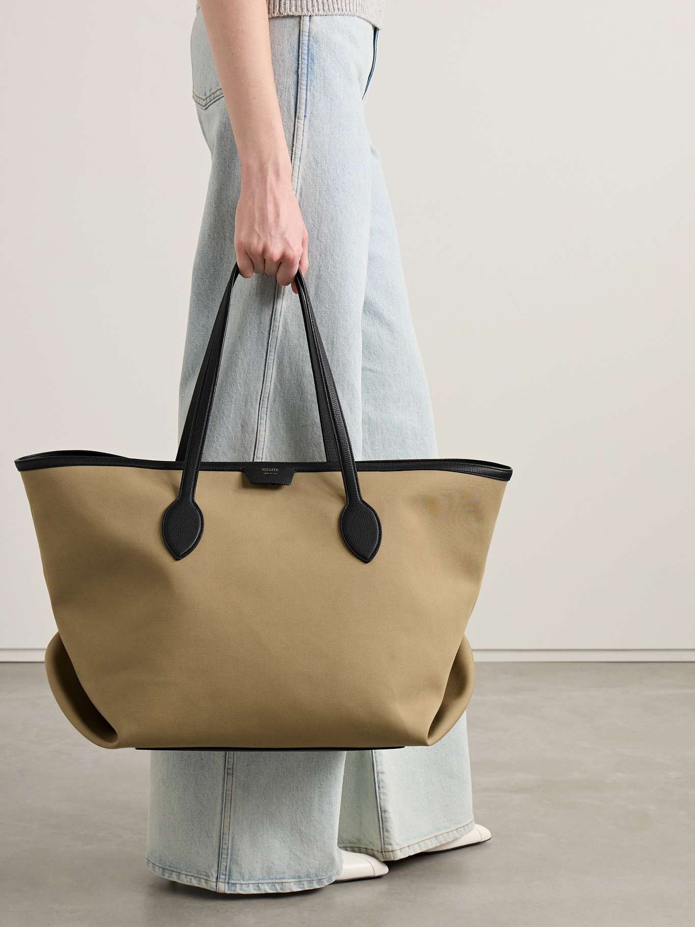 【送料&関税込】Khaite Lotus Cream Blend Tela Bag Khaite Lotus' Cream Blend Tela Bag | italist