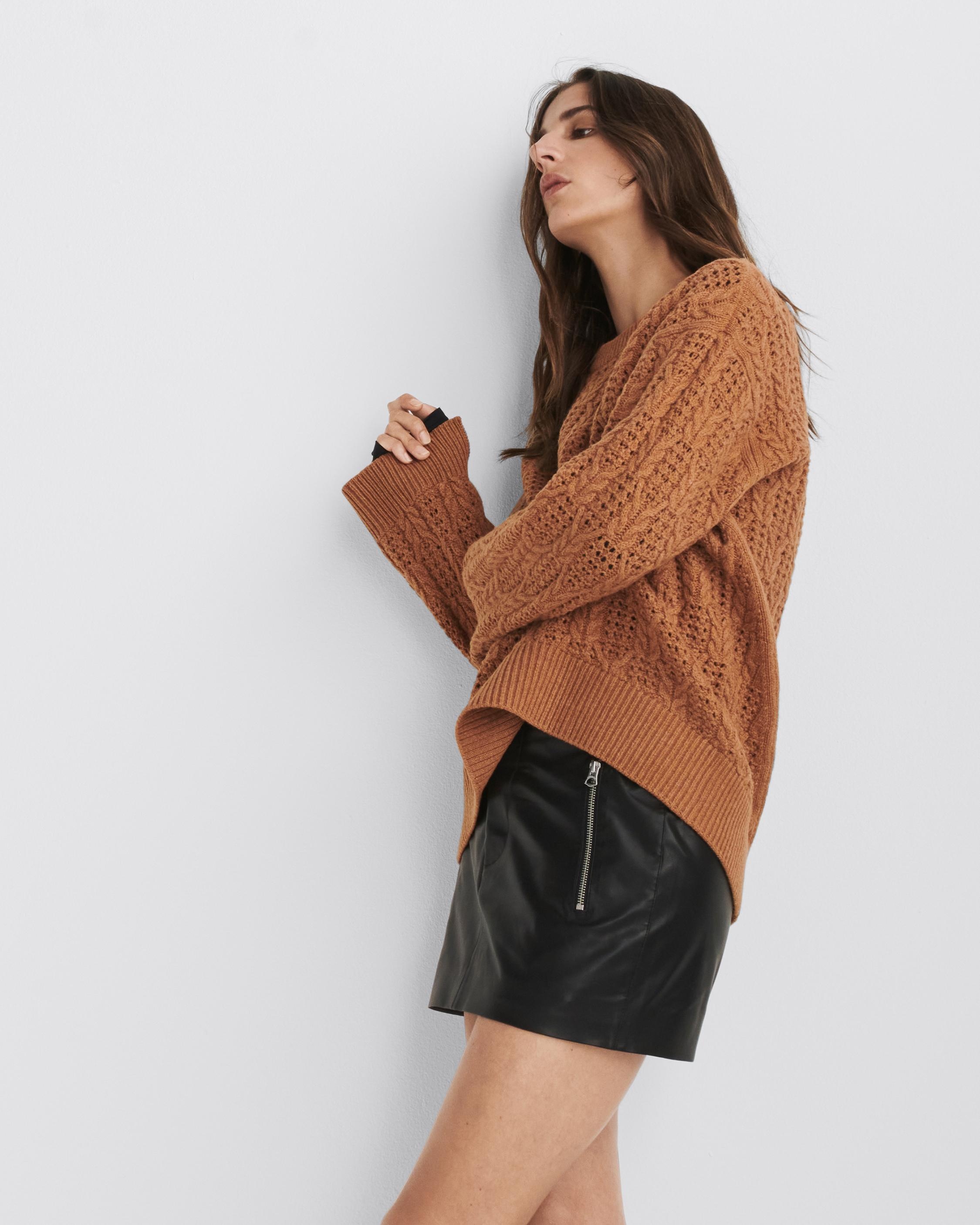 Divya Wool Cable Crew
Oversized Fit - 6
