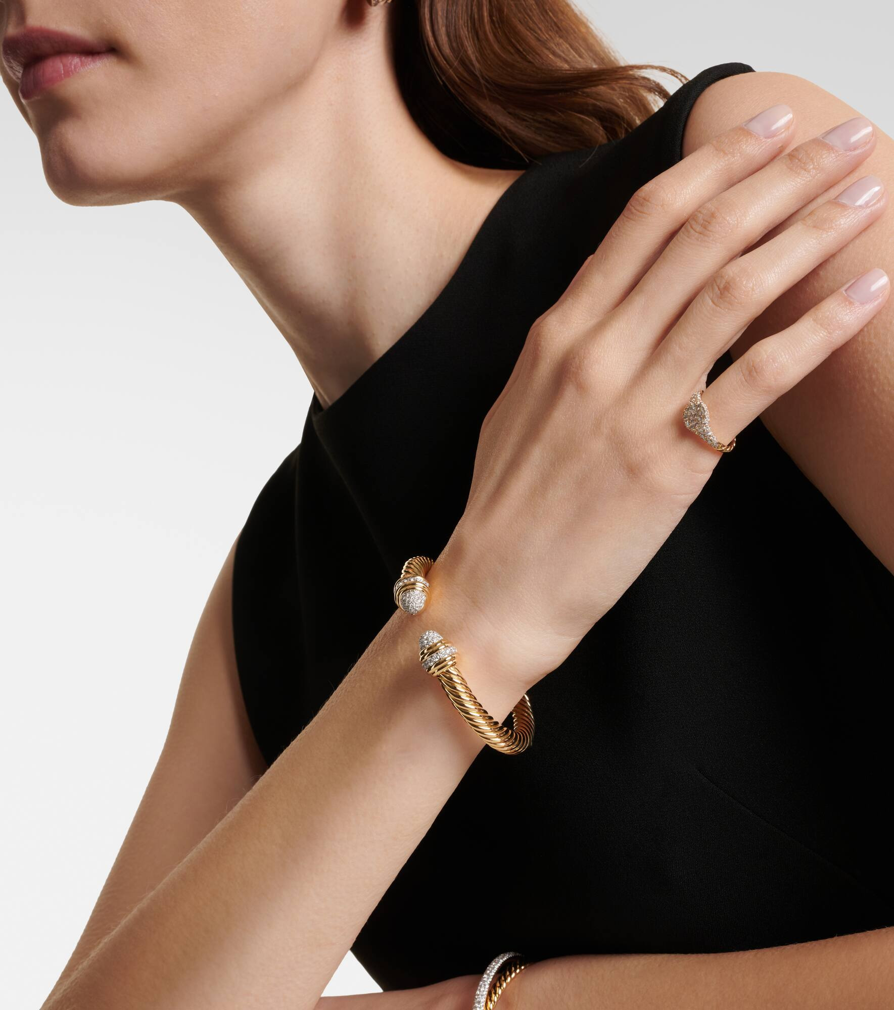 Petite Pavé 18kt gold pinky ring with diamonds - 3
