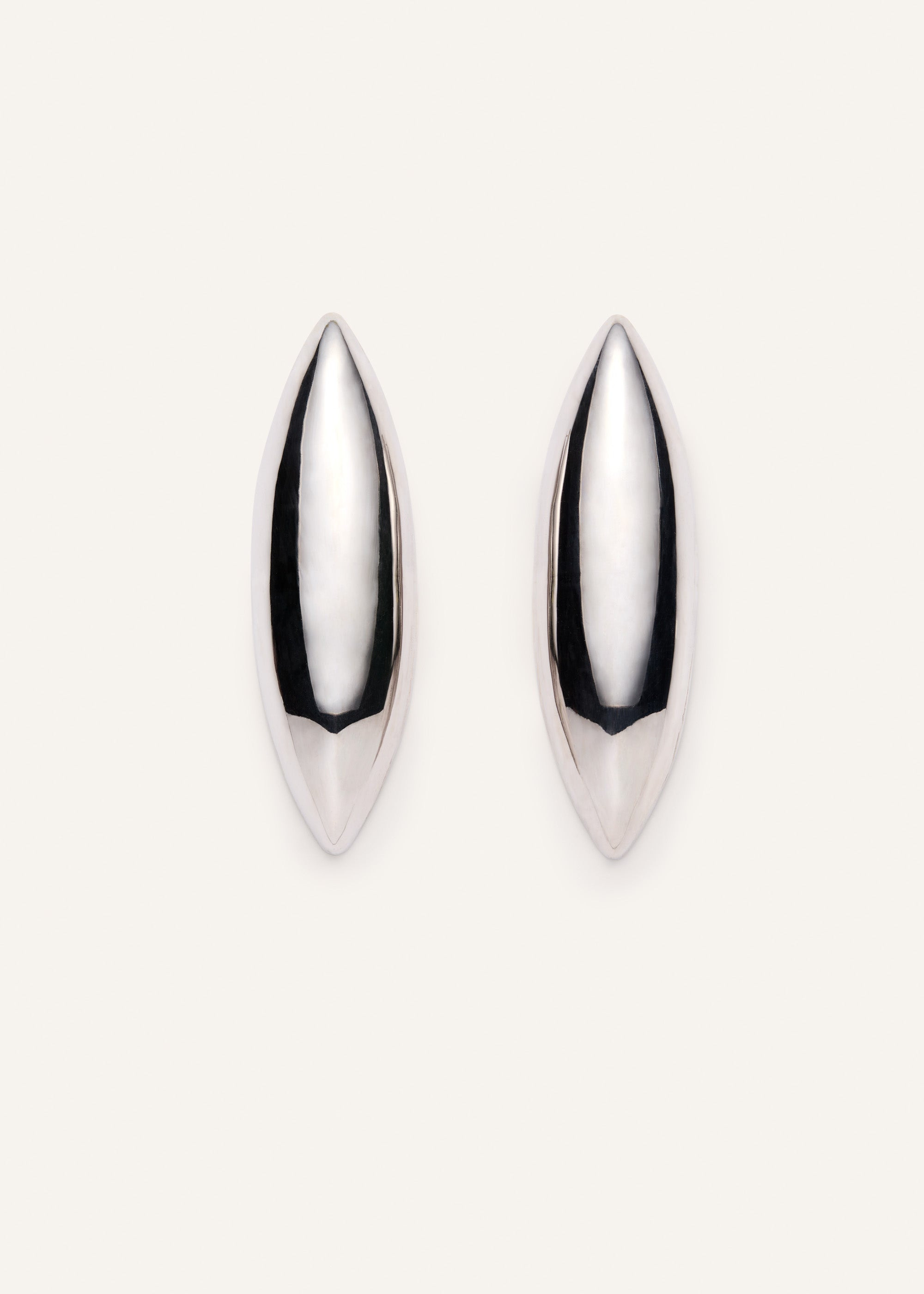 Elongated sculptural earrings in silver - 1