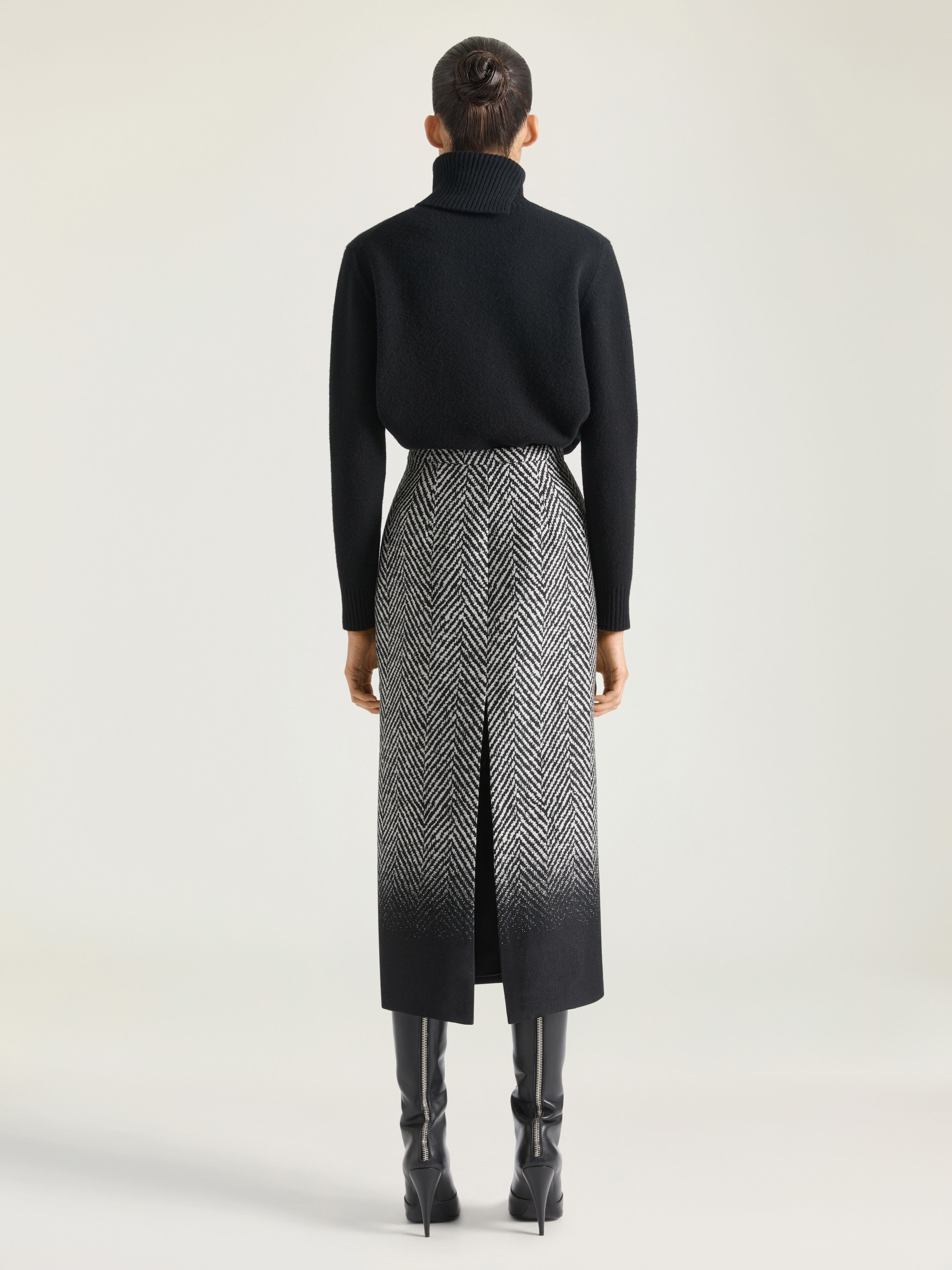 TURTLENECK SWEATER IN WOOL CASHMERE WITH GIVENCHY SIGNATURE - 3