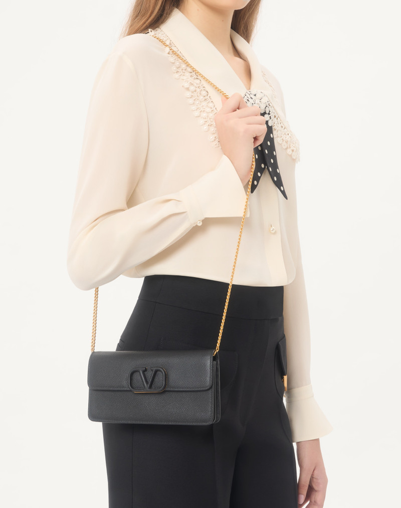 VLOGO SIGNATURE GRAINY CALFSKIN WALLET WITH CHAIN 2