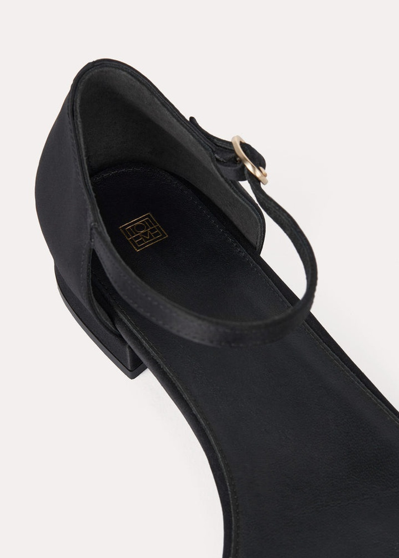 The Pearl Flat black 6