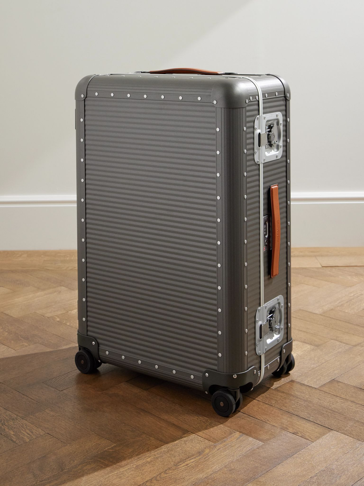 Bank Spinner 76cm Leather-Trimmed Aluminium Suitcase Gray - 1