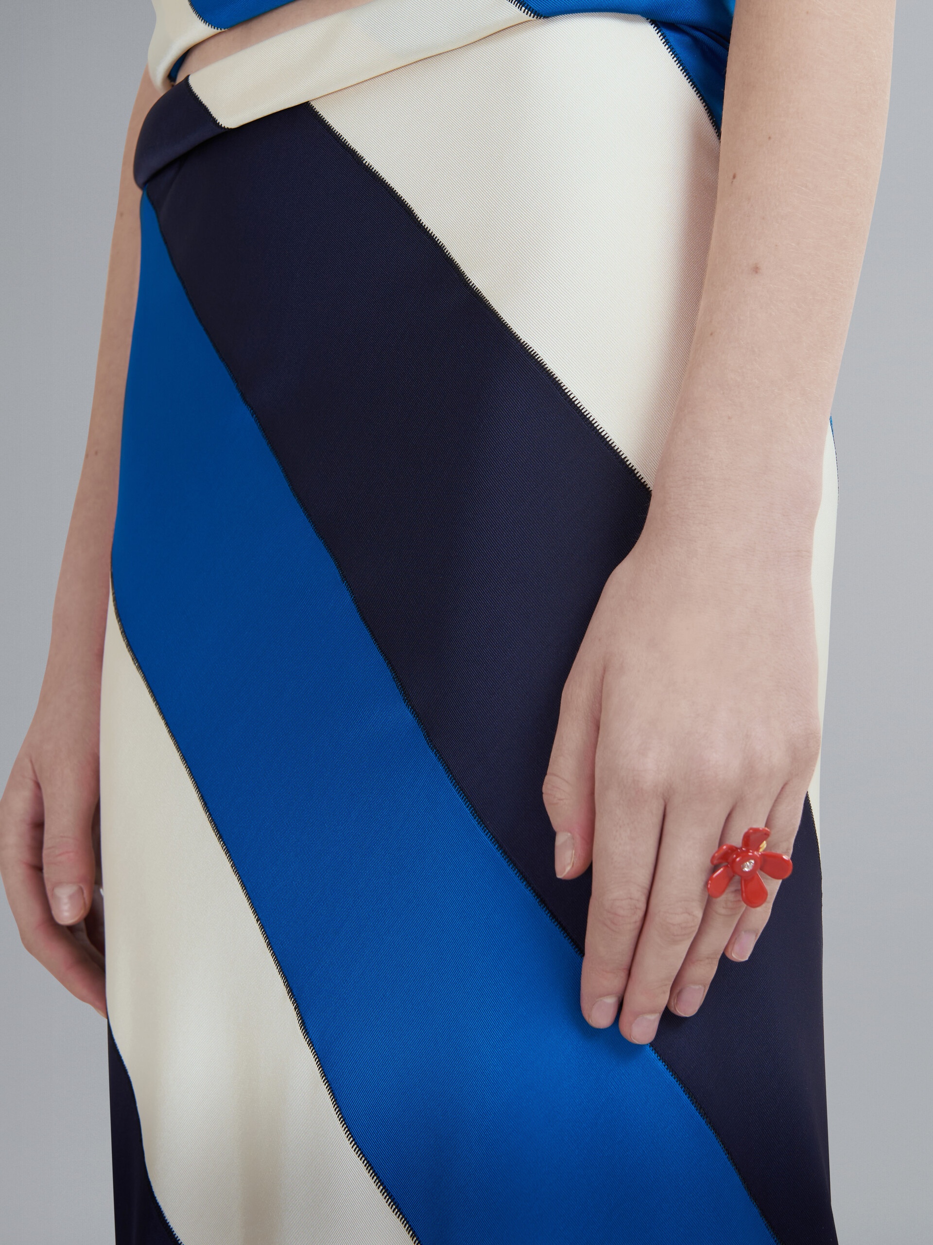 DAISY WHITE RING - 2