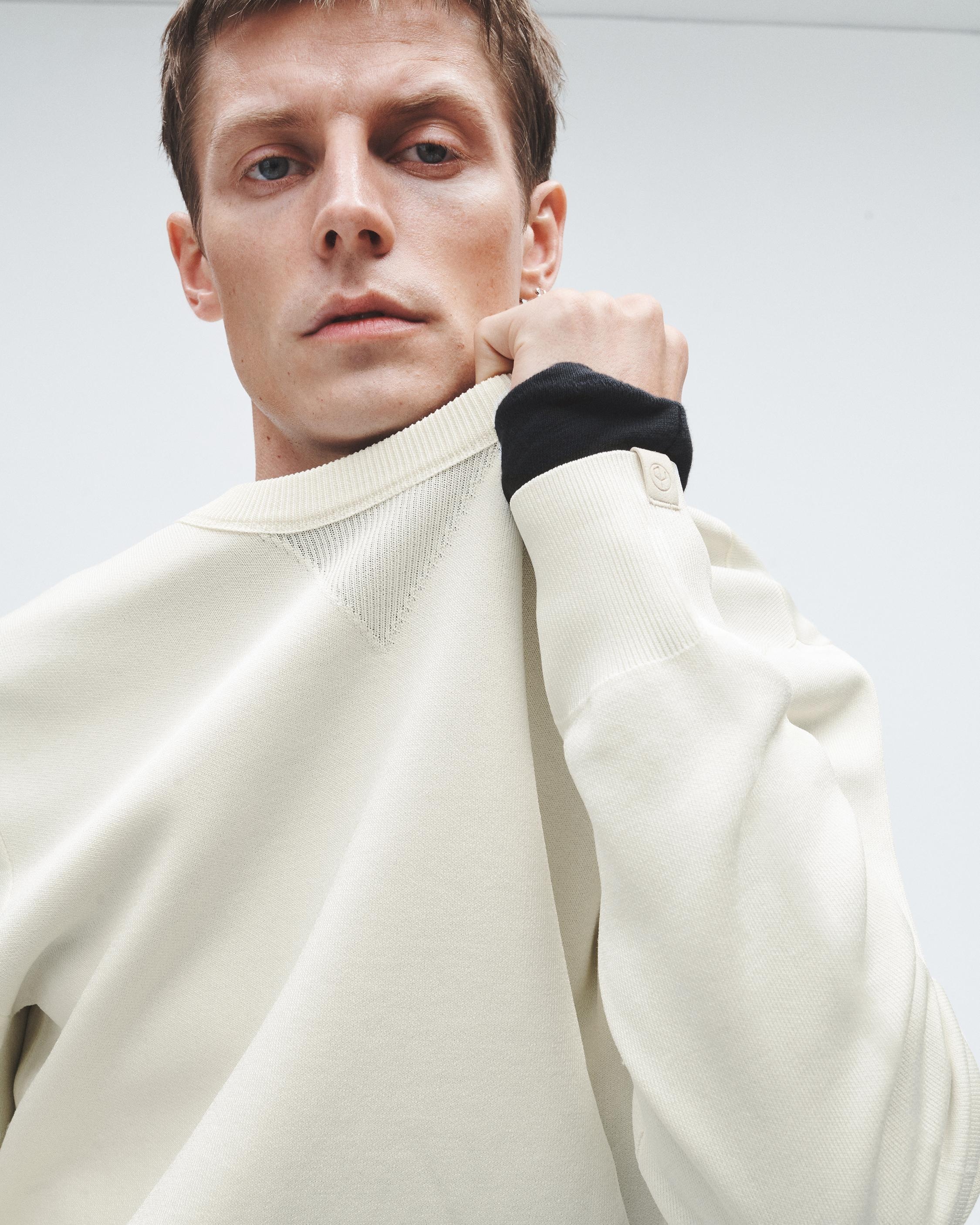 York Viscose Crew
Relaxed Fit - 5