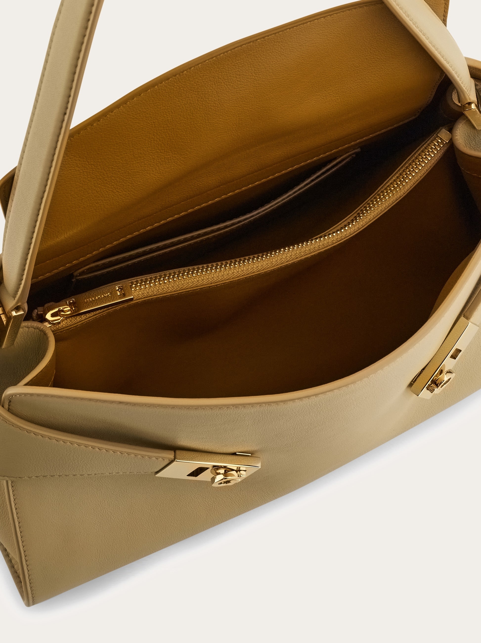 Hug Soft bicolor handbag (S) - 6