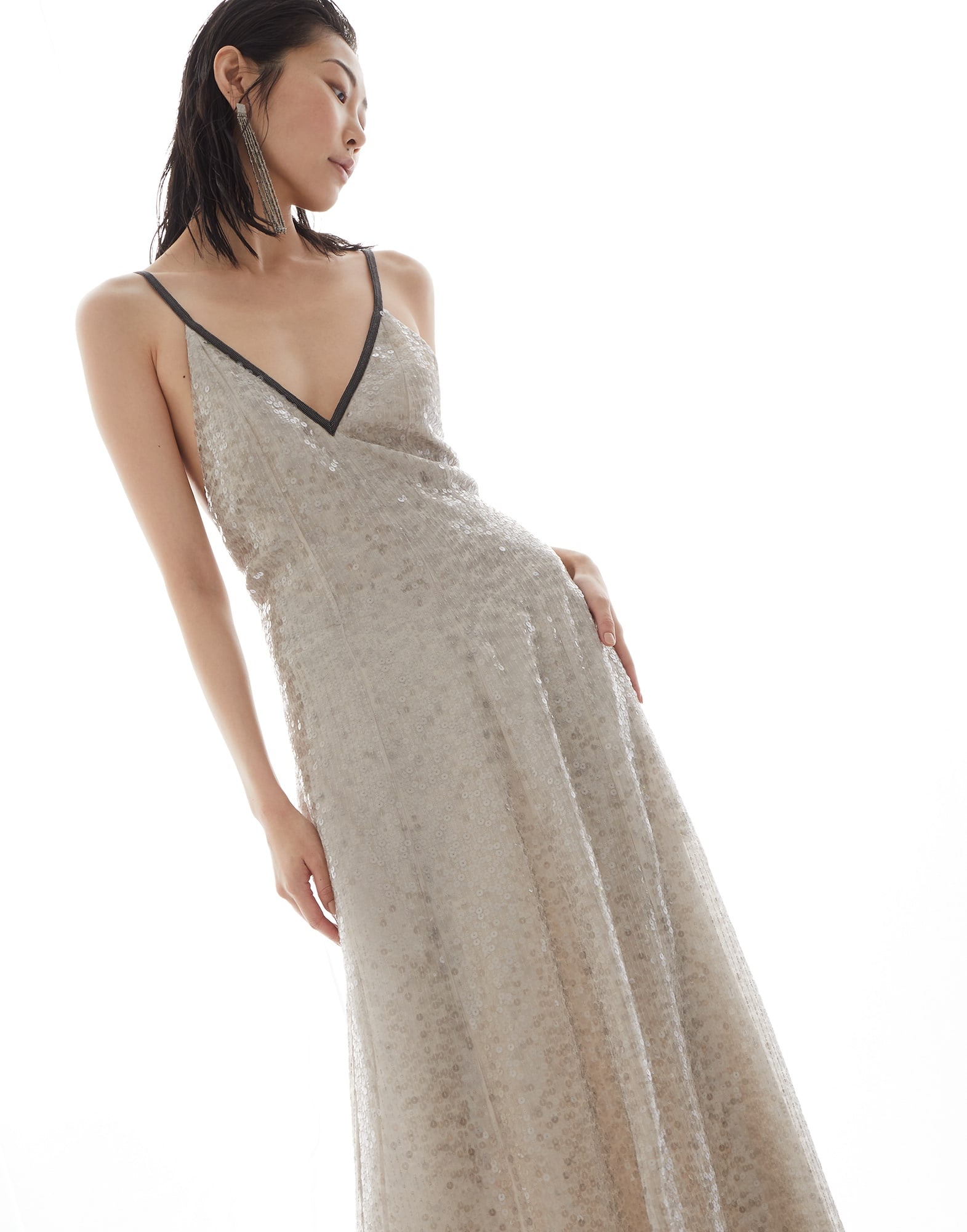 Dazzling embroidery dress in crispy silk with precious straps - 4