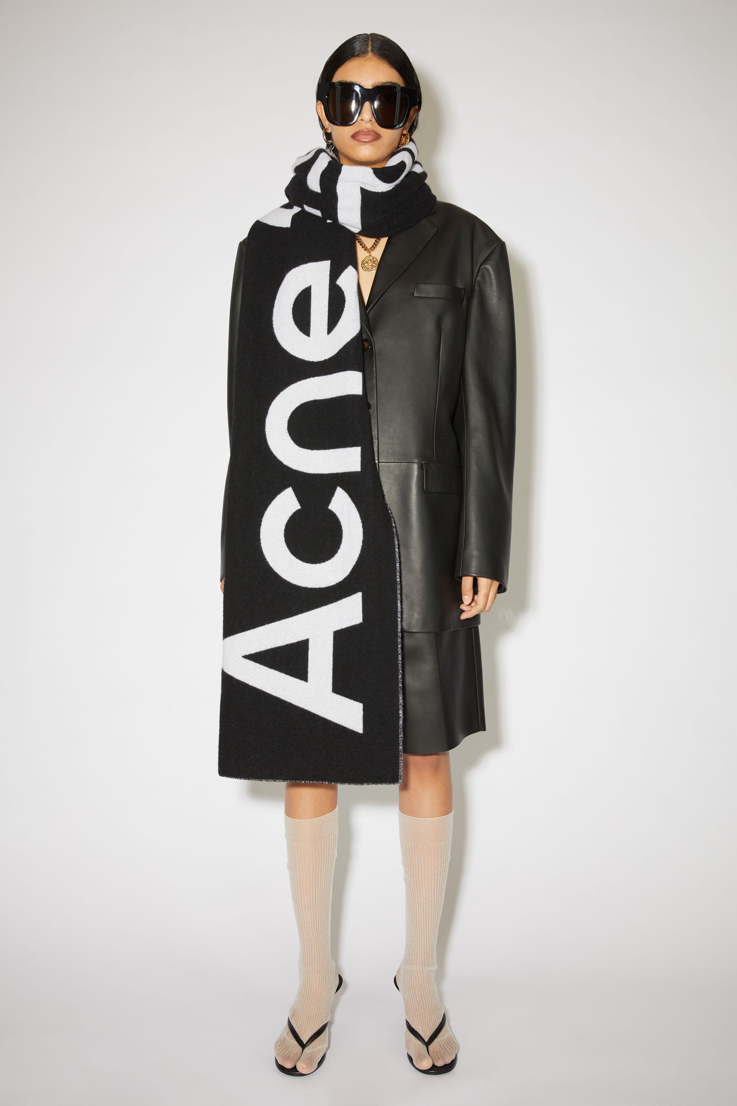 Jacquard logo scarf - Black/white - 3