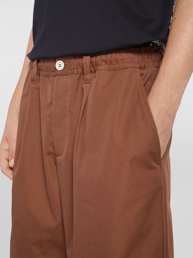 DARTED LIGHTWEIGHT COTTON TWILL BERMUDA TROUSERS - 4