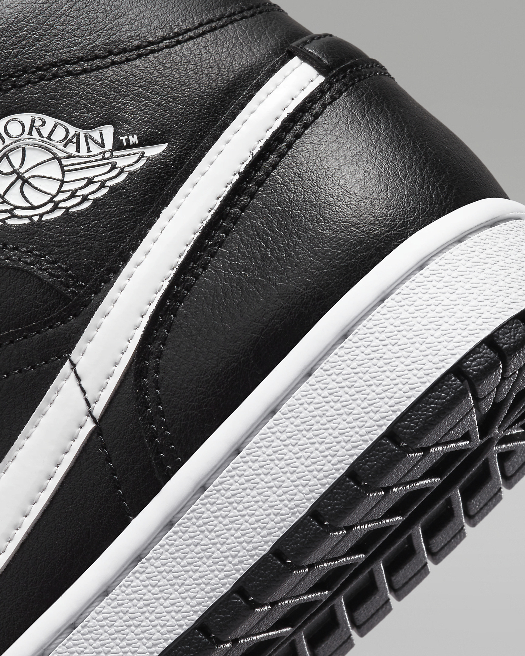 Air Jordan 1 Mid Women's Shoes - 8