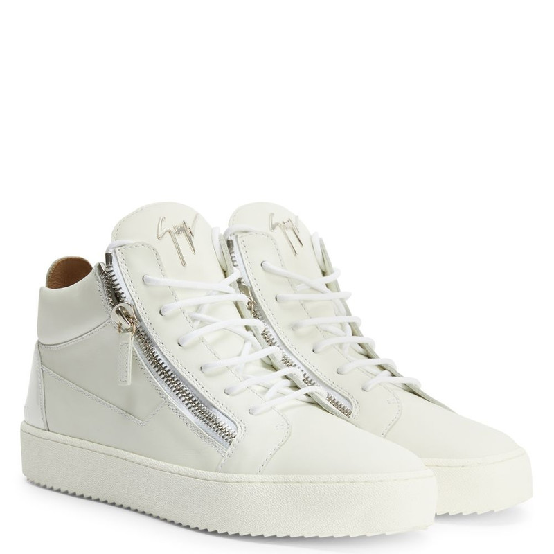 Giuseppe Zanotti Kriss outlook
