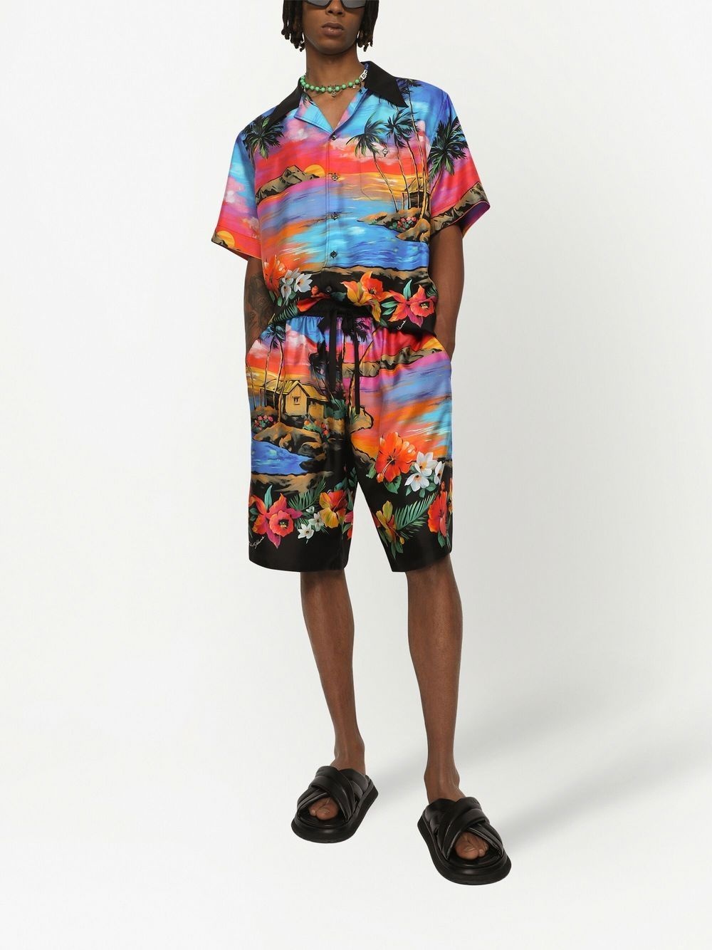 graphic-print oversize shorts - 2