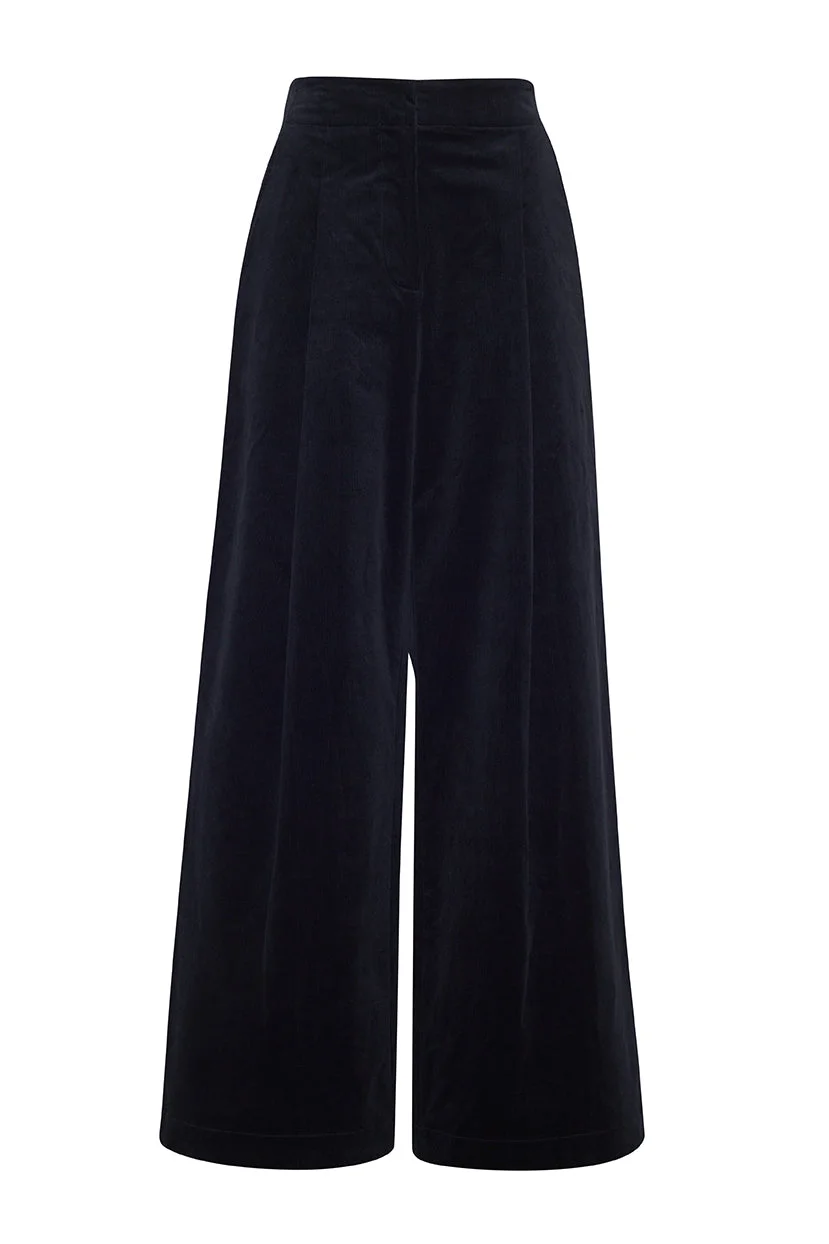 Cailyn Pant
Wide-Leg Pleated Pants with Sleek Lines, Designed for Modern Sophistication - 1