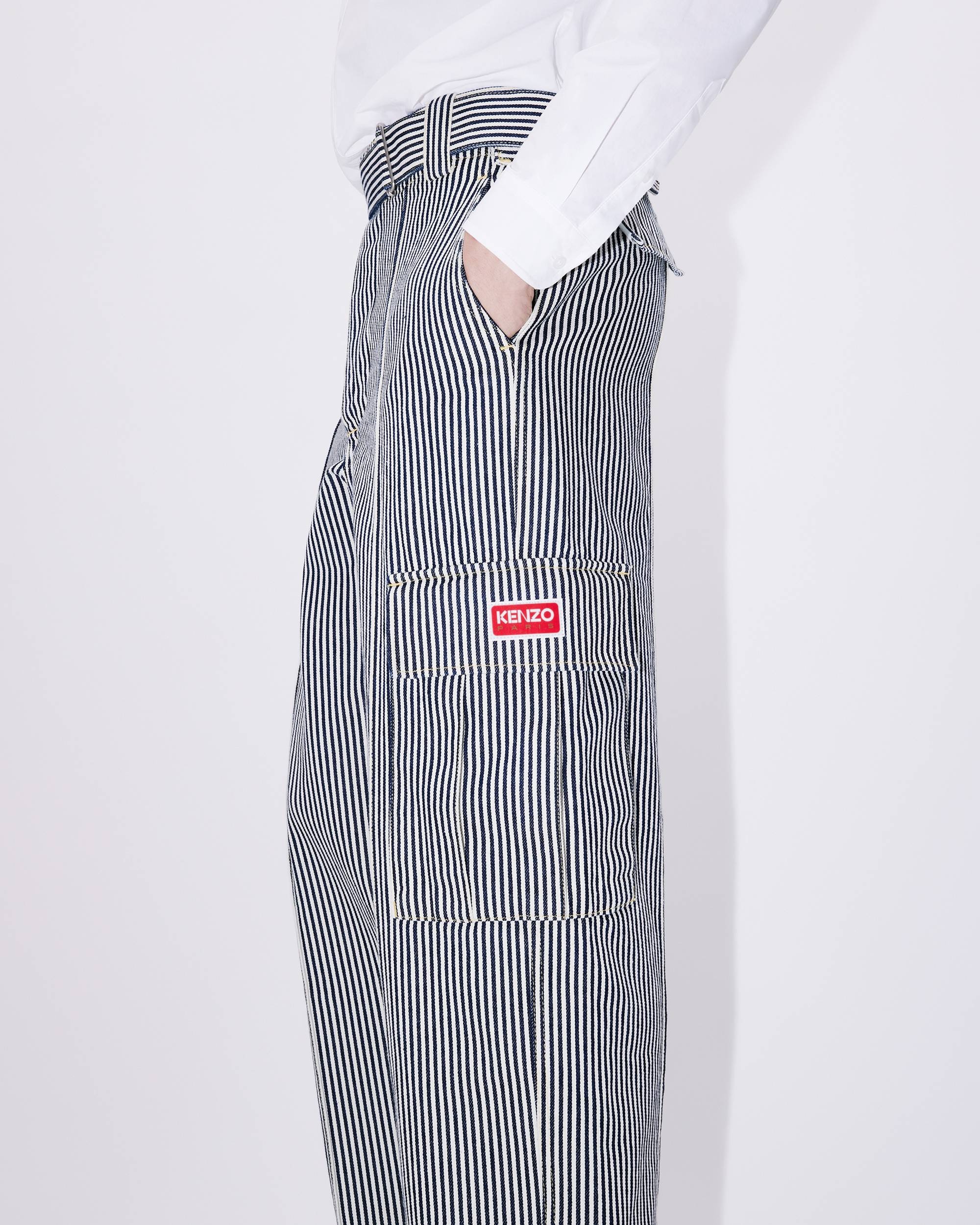 Striped straight-cut genderless cargo jeans - 7